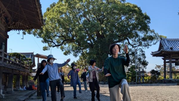 お寺de太極拳１.jpg
